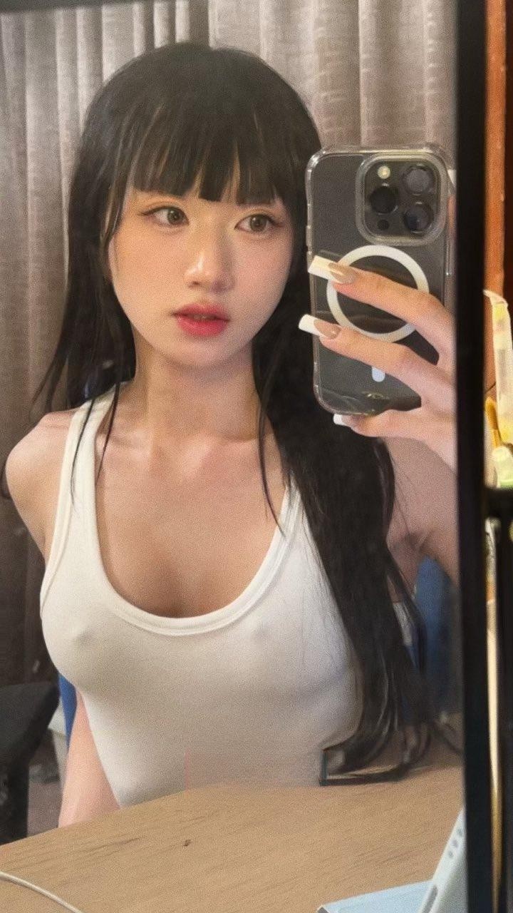 大眼丰满妹梦梦
