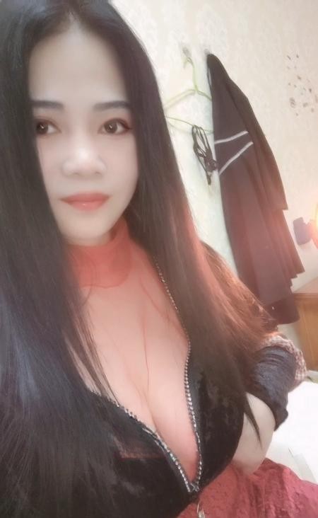 奶大B紧玉儿老师
