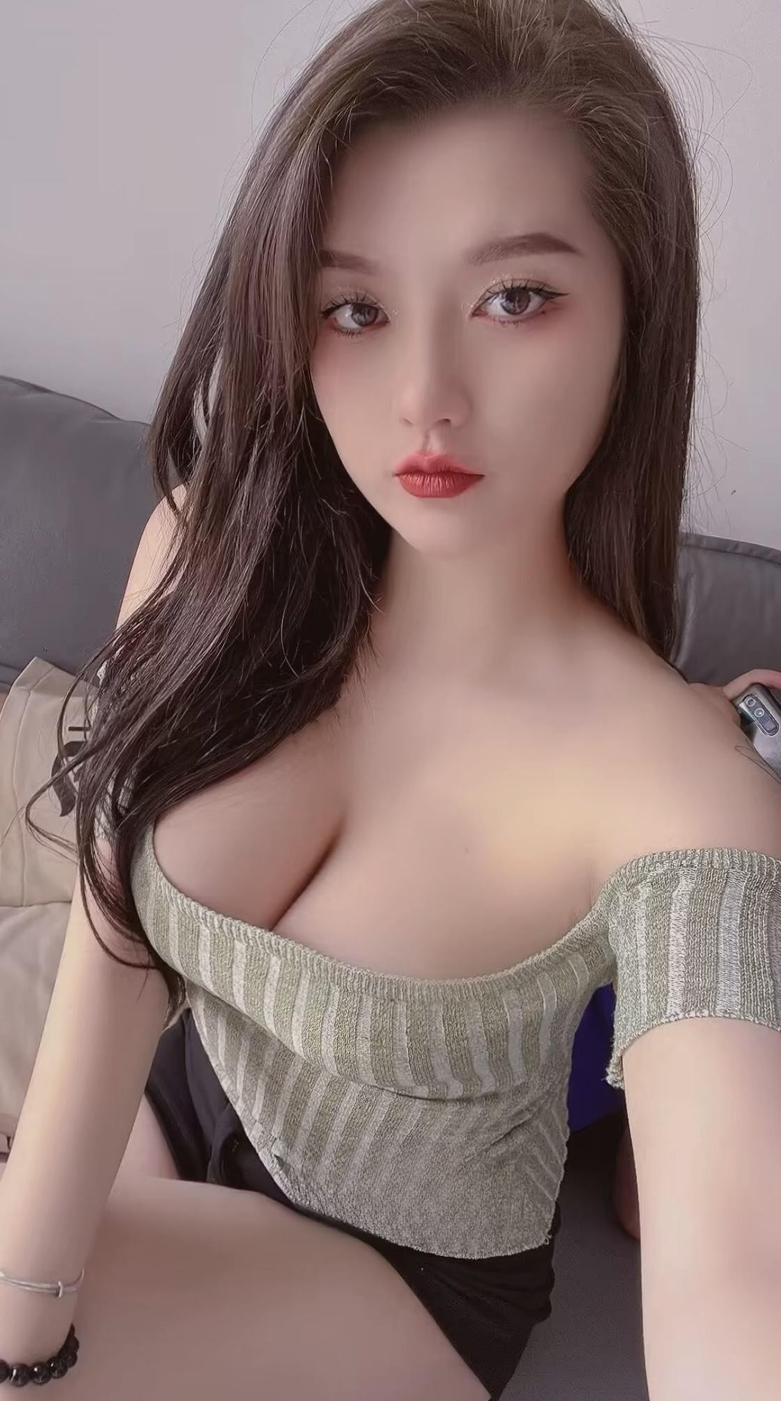 闵行粉嫩爆乳身材好