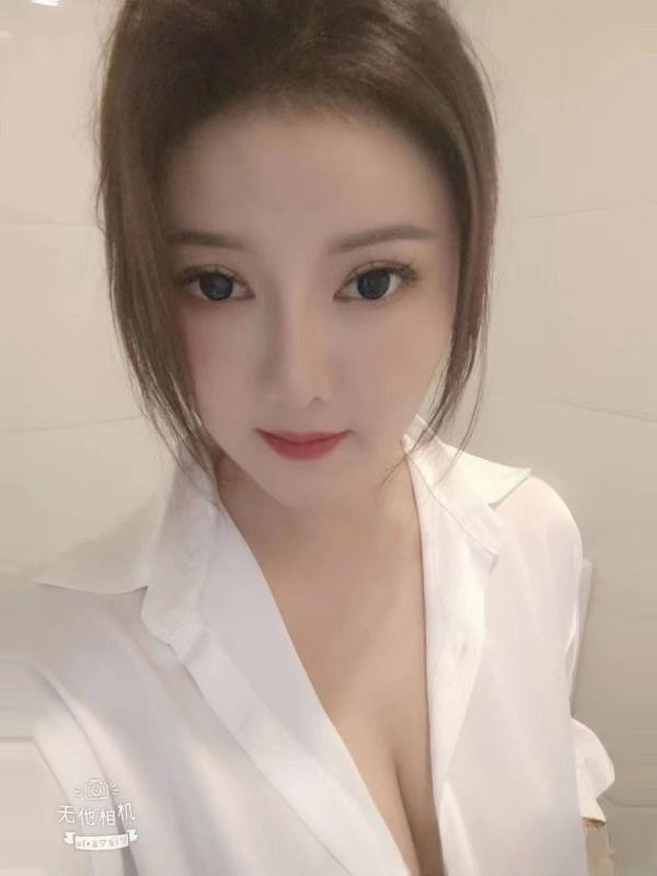 性感翘臀大奶妹萱萱