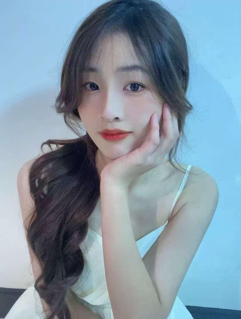 丰满诱人小妖精