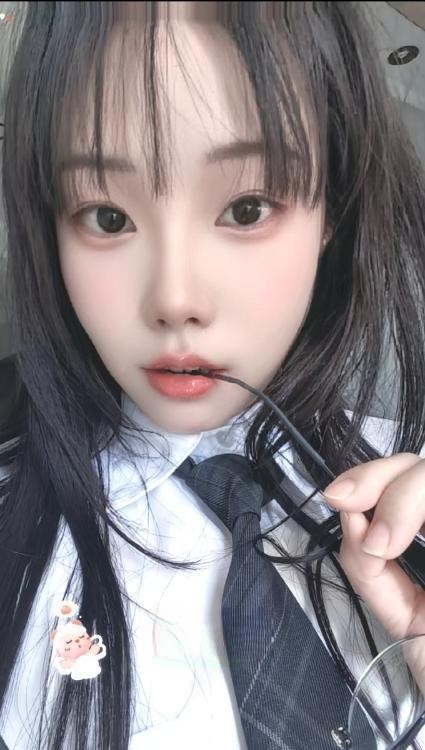 南海白皙清纯软妹
