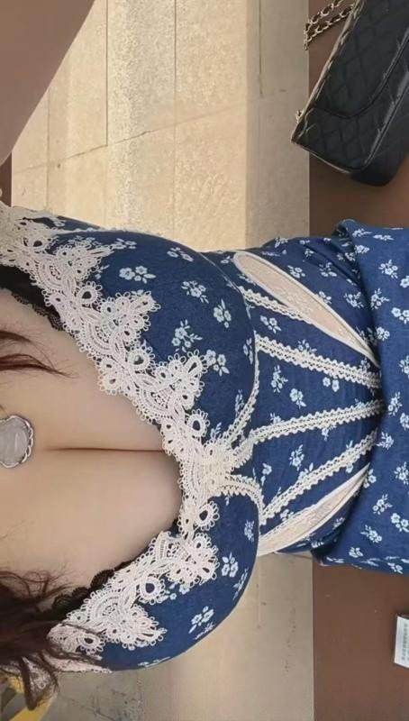 大胸妹子
