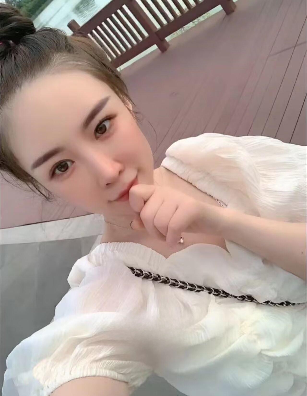 美丽动人小姐姐