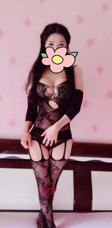 白云水润白嫩妹