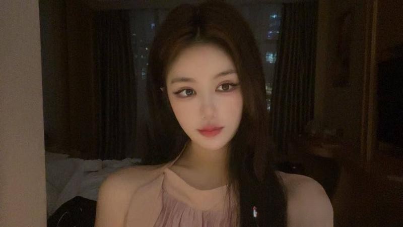 纯欲风性感文艺小妹