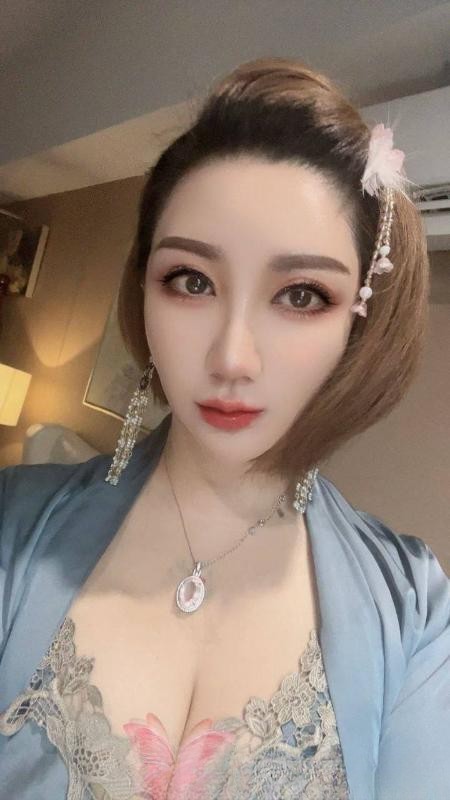 天河珠宝御姐