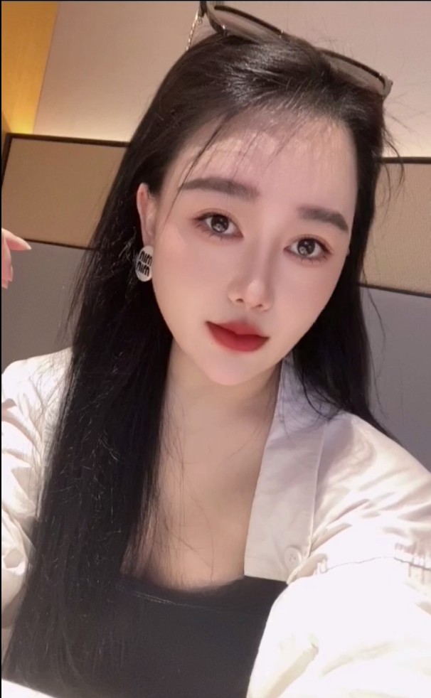 南山大胸美少妇沛琪