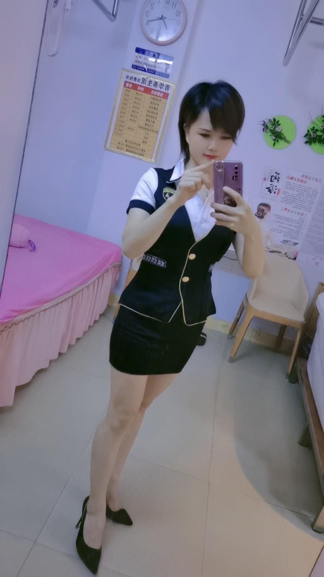 兼职御姐前凸后翘可颜射