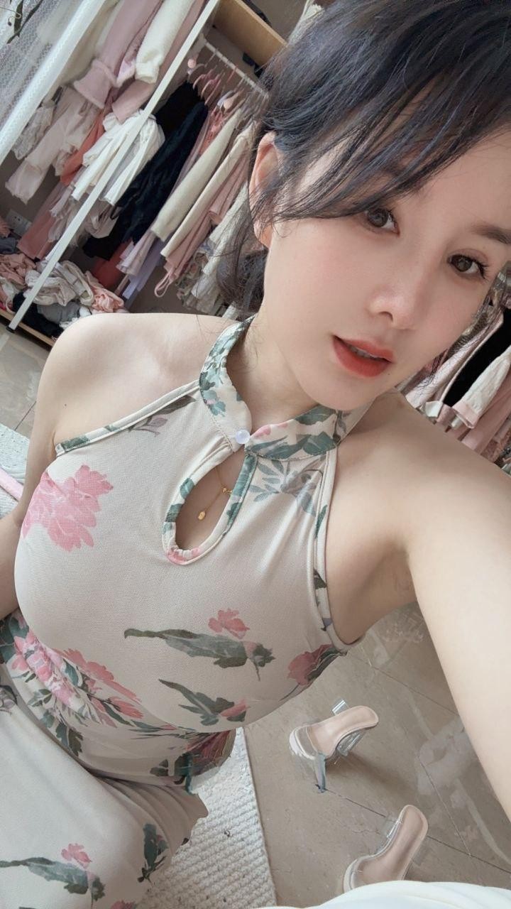 风骚大奶女王妮妮