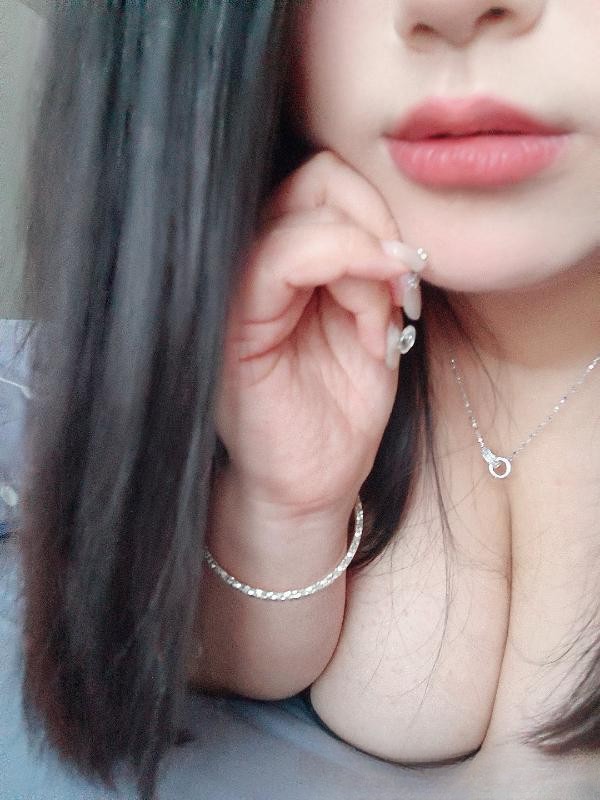 丰满巨乳小姐姐