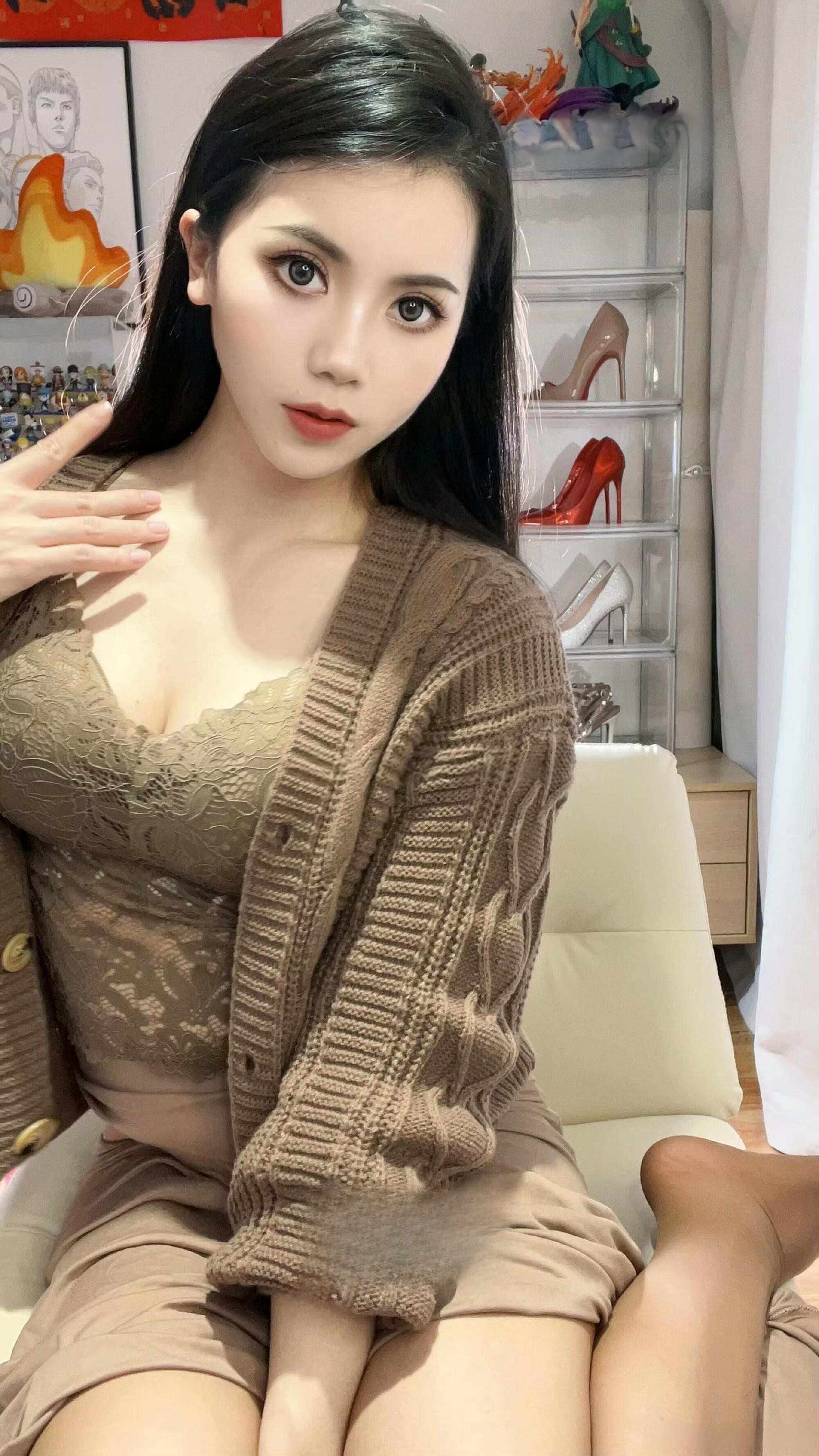 白云纯欲巨乳妹