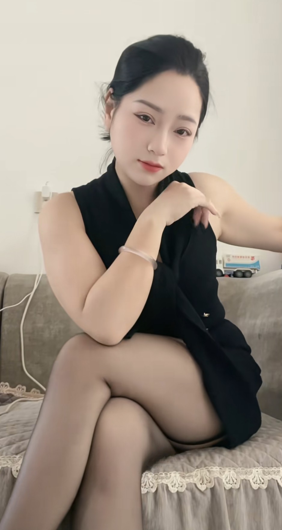 西青白嫩骚妹超紧水多