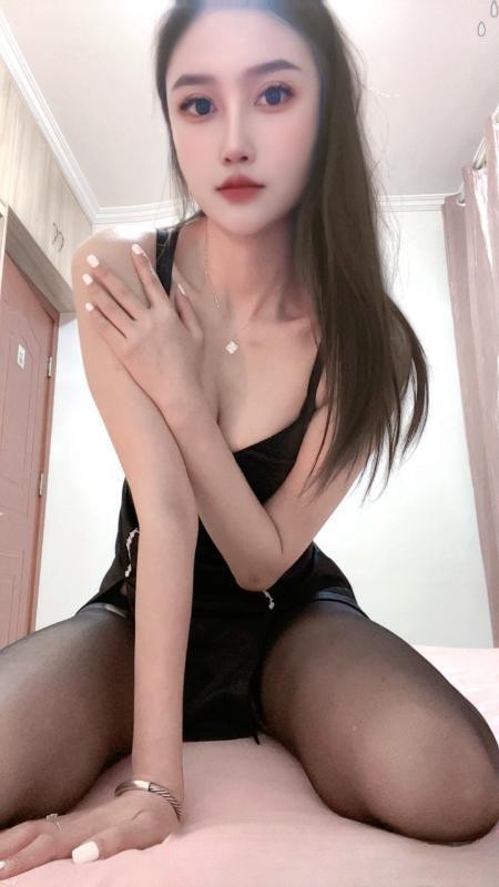 黑丝白屁股