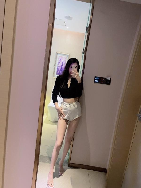 肤白撩人颜值老师