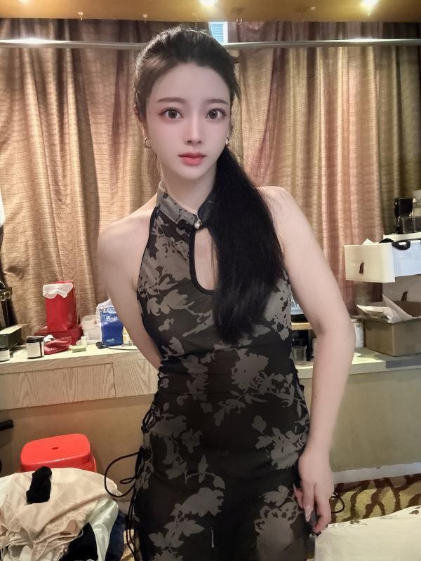 柒柒诱人大奶旗袍