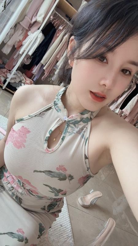 风骚大奶女王妮妮
