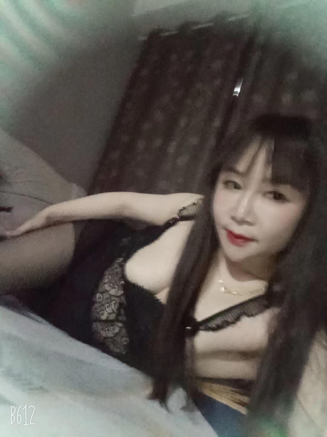健谈少妇弯弯