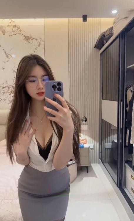 黑丝制服眼镜御姐
