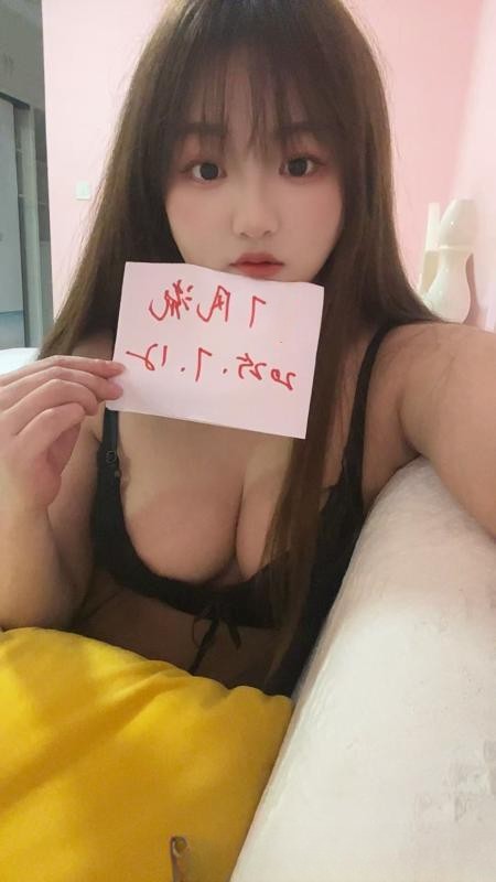 大胸翘臀小姐姐