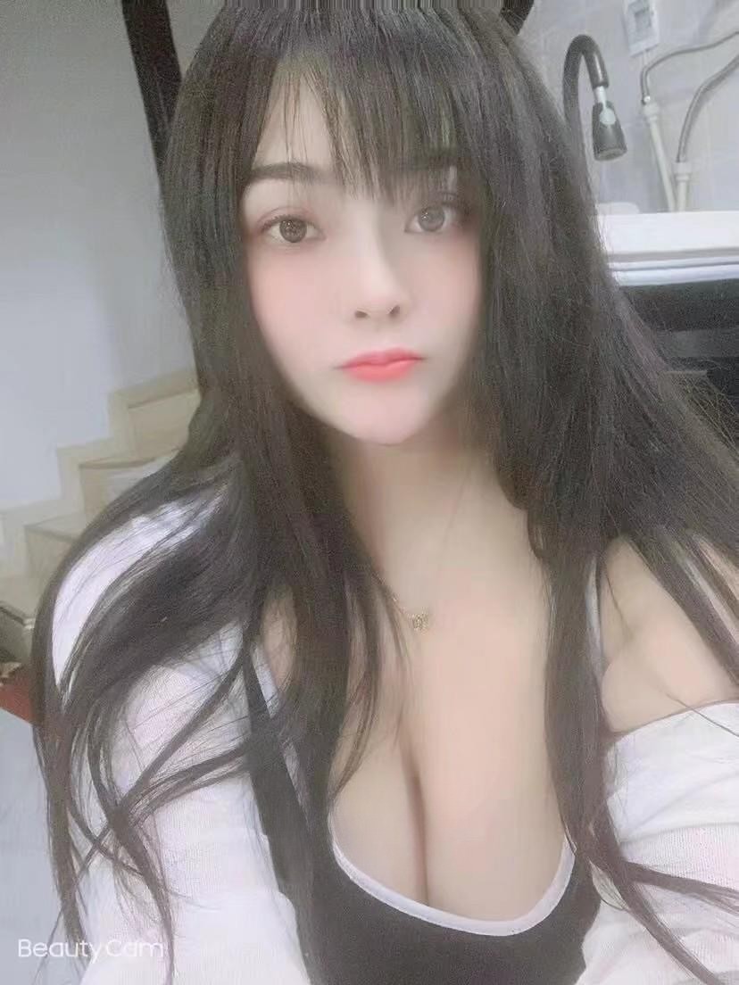 可爱腼腆大胸小妞