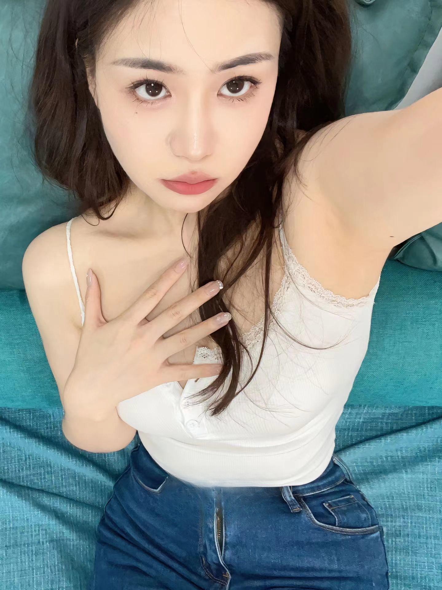 丰乳肥臀大波妹子