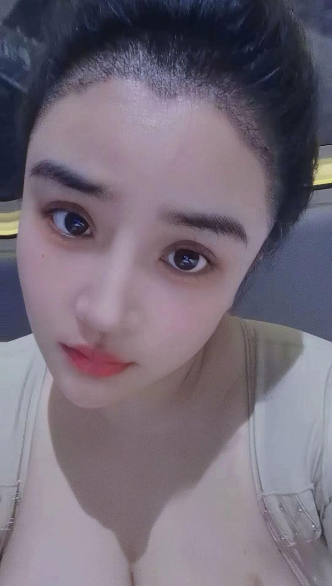 性感的美女妹妹挺会的