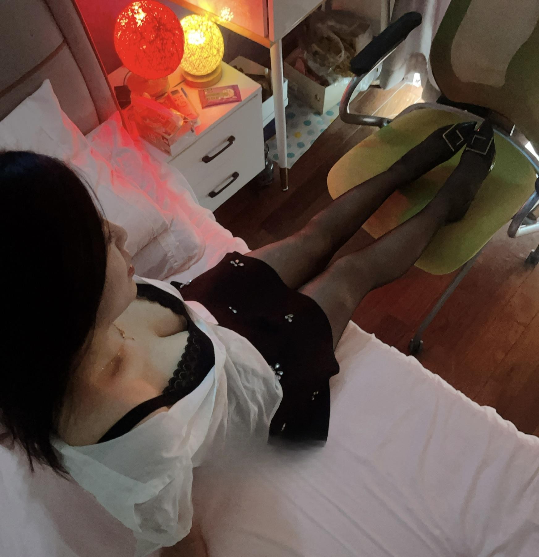 骚气丝袜大长腿人美活好