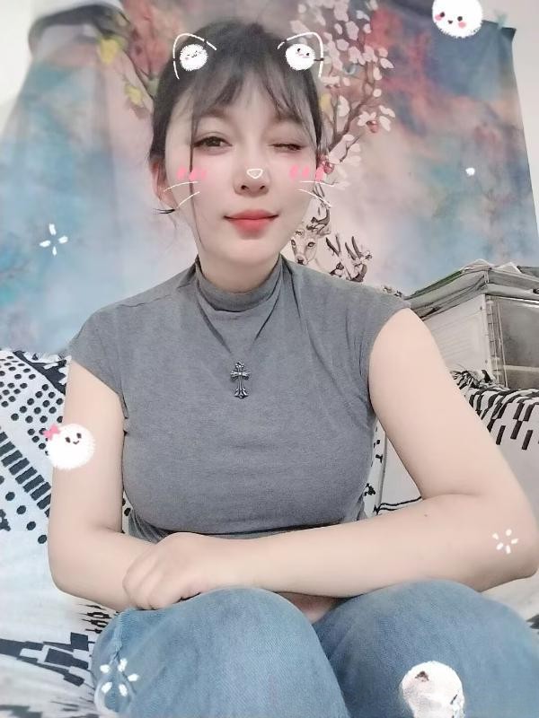 巨乳少妇花儿