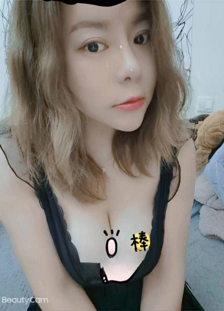 胸有大又白的少妇一枚 算得上是一个小极品了