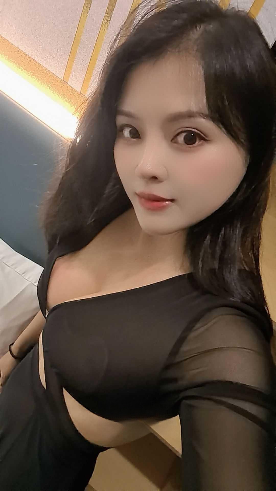 性感小娇妹黑丝大长腿超值服务