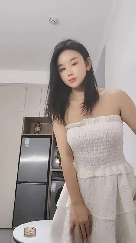 又纯又欲的中项小骚货