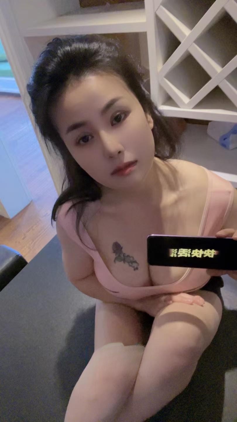 东站大胸妹如如