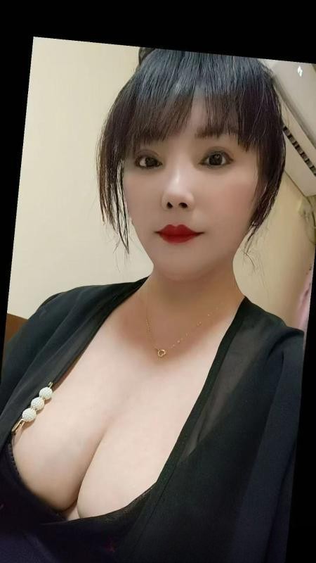 风韵巨乳少妇
