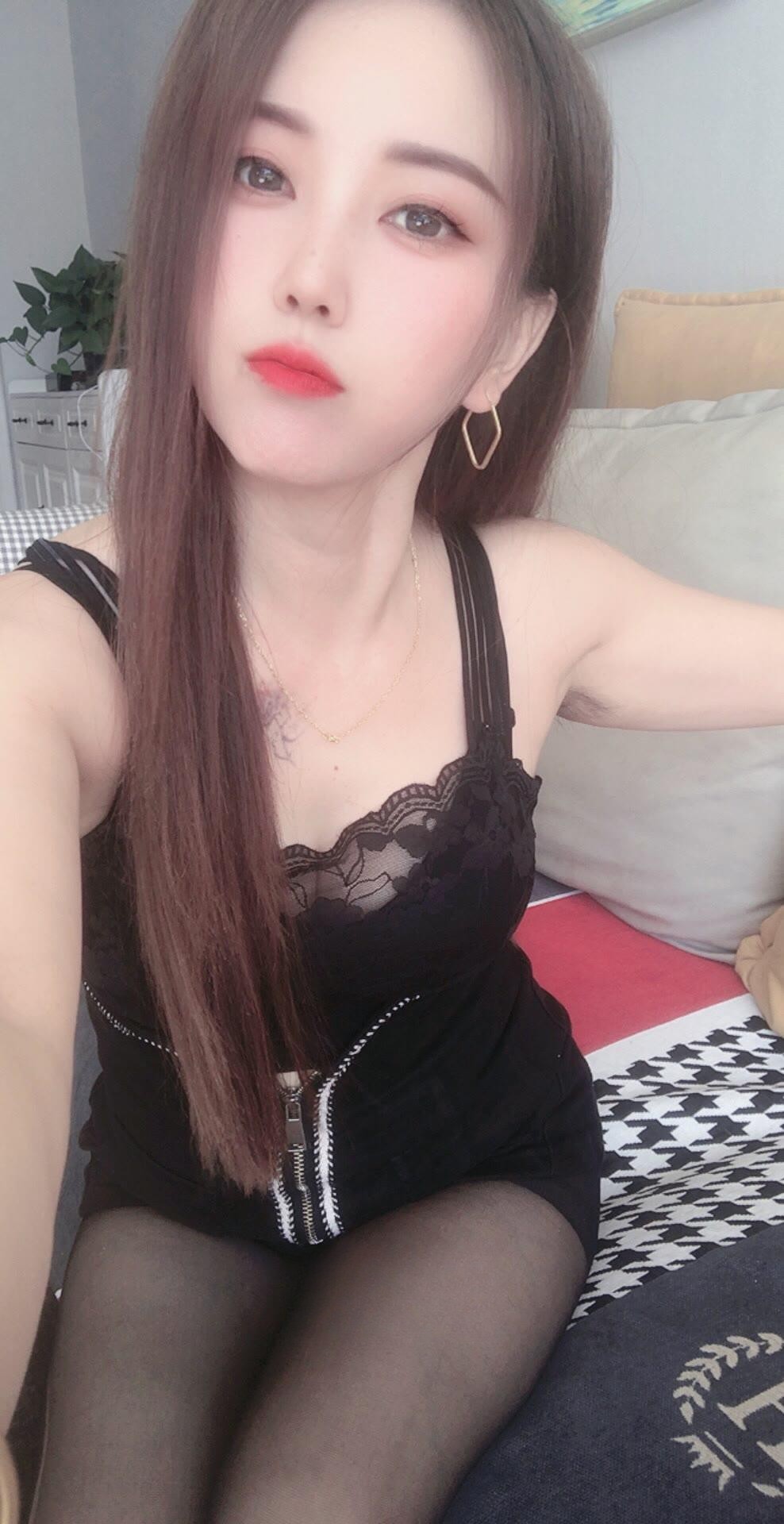 黑丝性感口活好身材不错