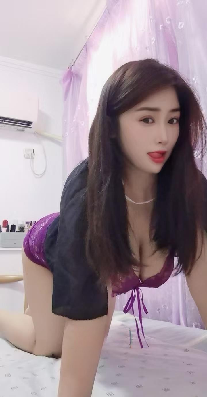 上粉下紧的妹妹