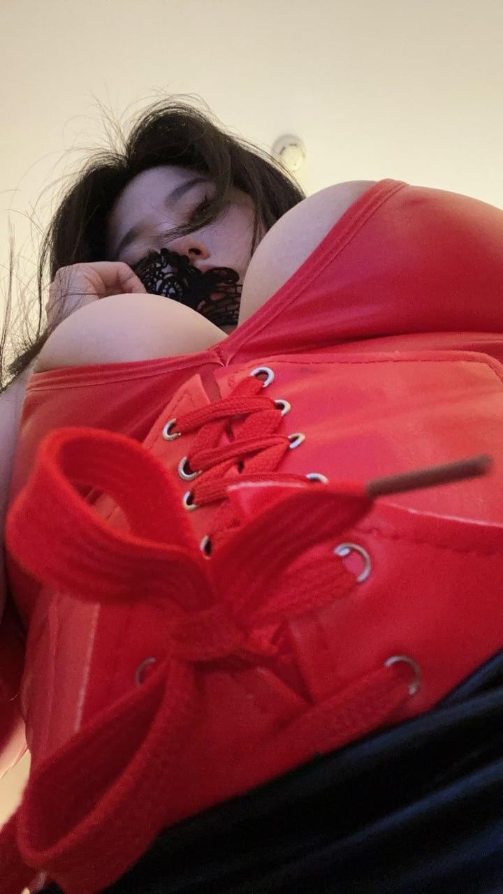红裙诱惑36D小妞