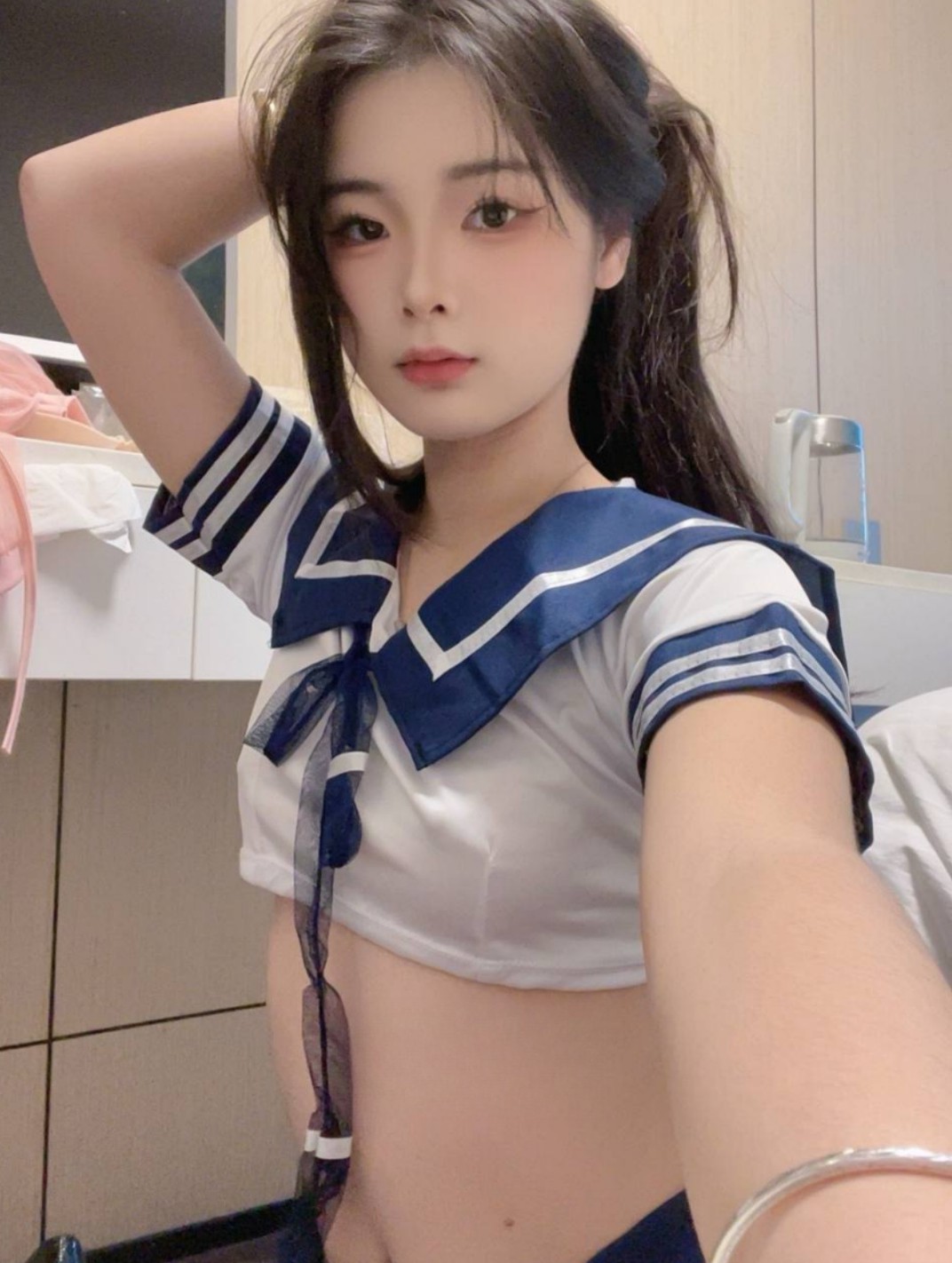 温柔甜美00后小姐姐