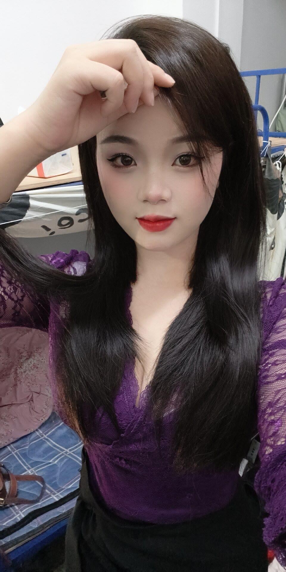 嫩妹胸大身材好