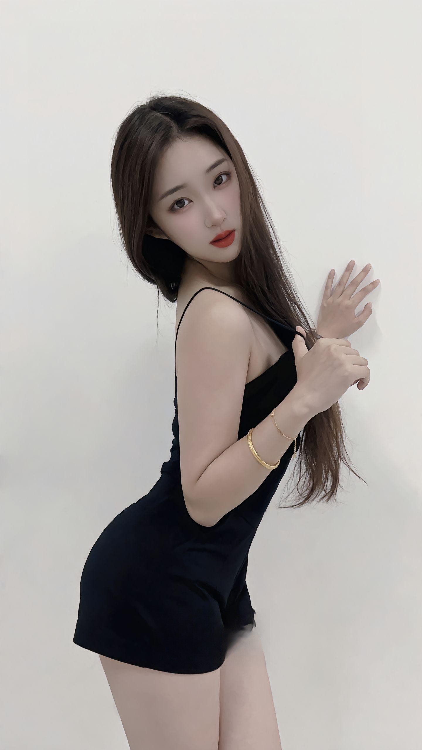 刚刚出道的小妹妹真好