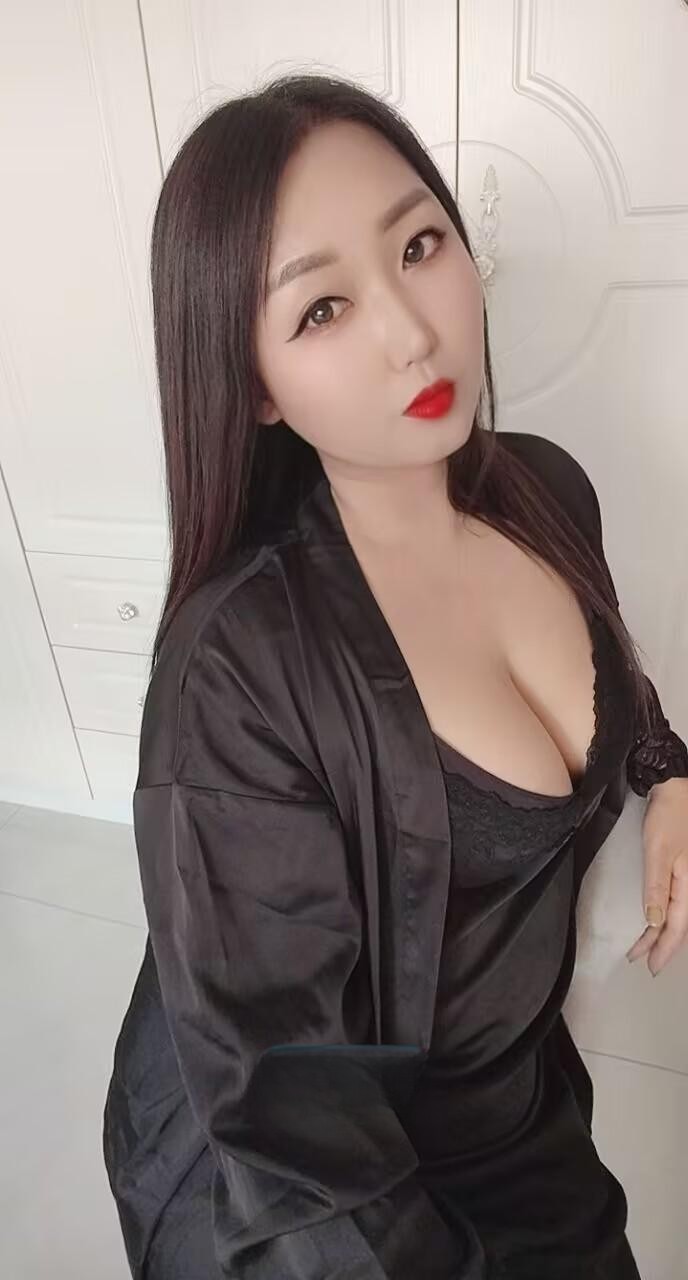 文静性感尤物小姐姐