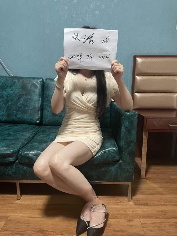 长腿小少妇