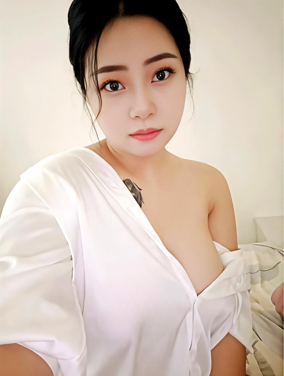 爆乳汉堡妹