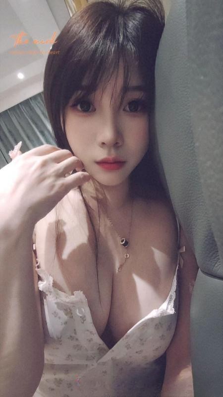 天河区舌吻小妖精