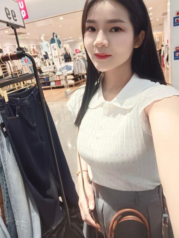 海珠轻熟性价比小妮子