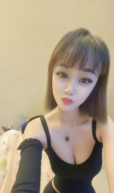 要求妹妹穿上情趣丝袜
