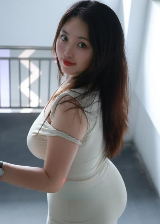 粉嫩多汁清纯大奶妹