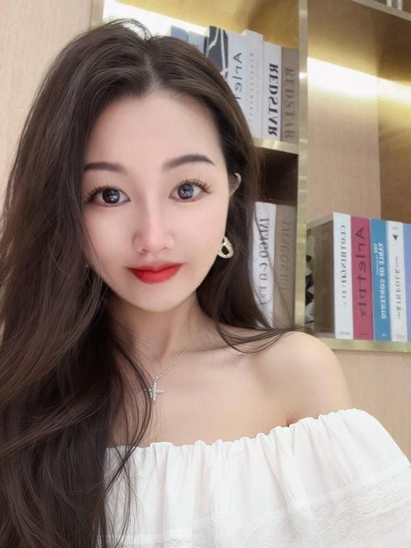 禅城蜜桃臀美琪
