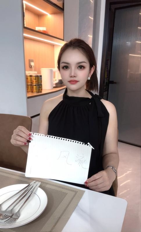 来自新疆的美女