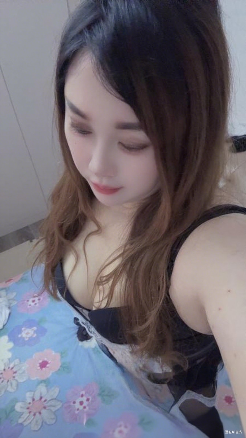 丝袜制服熟女